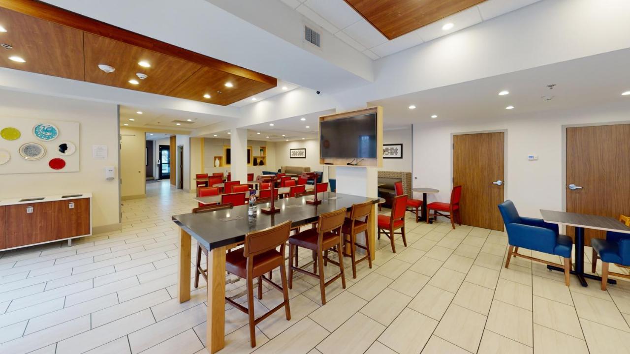 Holiday Inn Express South Burlington By Ihg Экстерьер фото